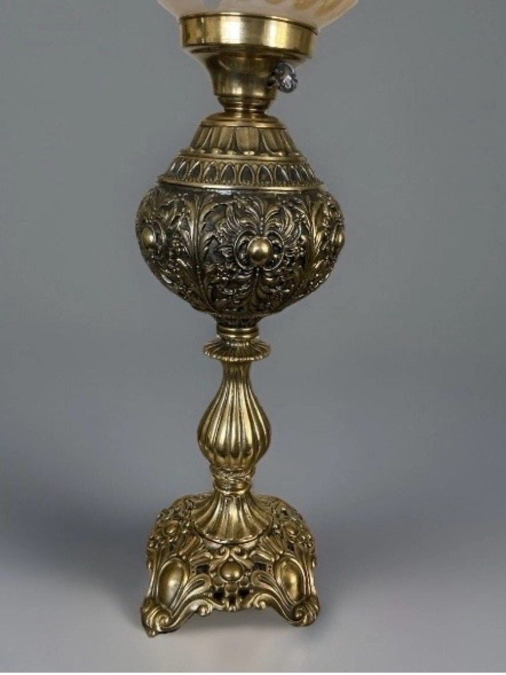 Fenton Honeysuckle Opalescent Coin Dot Lamp w/stunning ornate heavy Brass base. - Picture 3 of 6